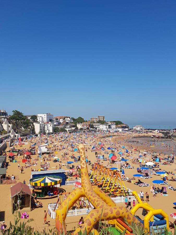 Kent Getaways Hotel Westgate-on-Sea Exterior photo